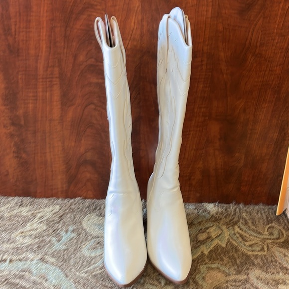 Stacked Mid heel cowgirl boot with laser cut detail - Picture 3 of 5